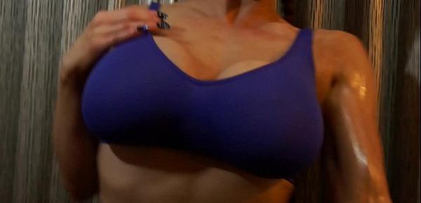  Bodybuilder With Huge Fake Tits Oils Up